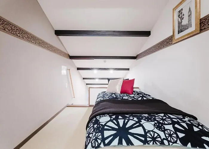 New-130M2 With 5Toilets & 4 Showers-Namba And Usj Nearby